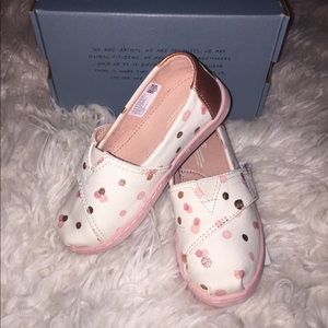 TOMS Classic pale blush party dots